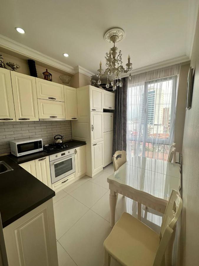 Apartment 7 Батуми Екстериор снимка