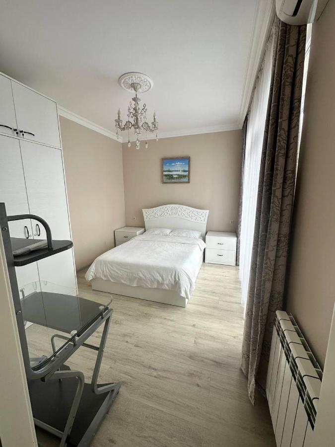 Apartment 7 Батуми Екстериор снимка